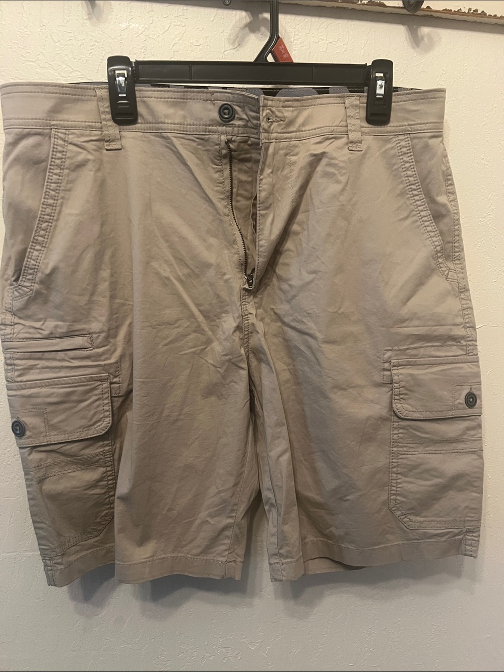 Men's Tan Cargo Shorts with Multiple Pockets